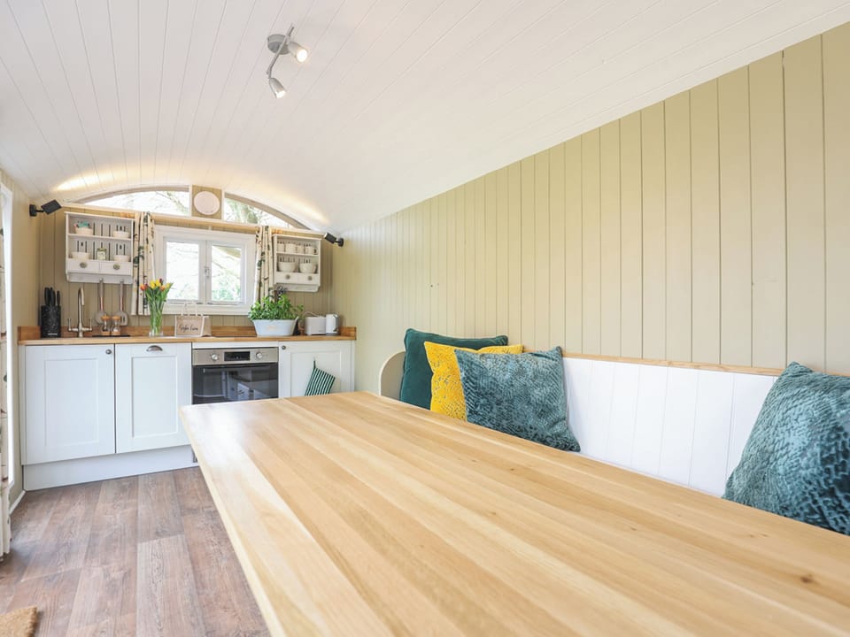 Interior | Sybs Farm Shepherds Hut, Lurgashall