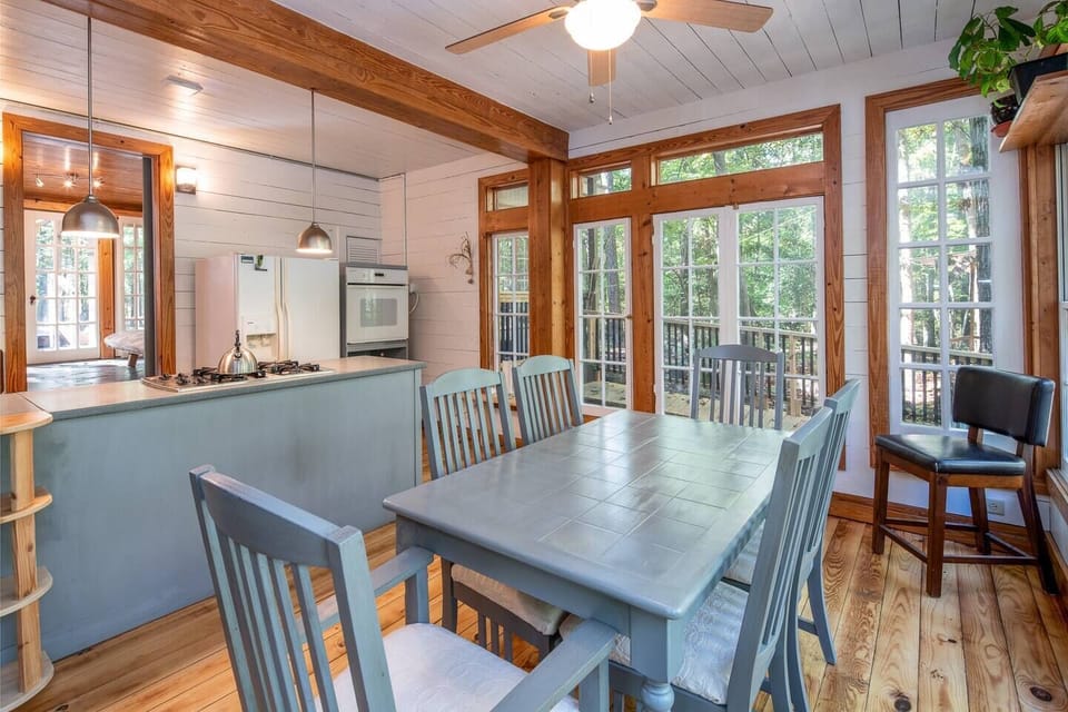 Dining room table seats 6
