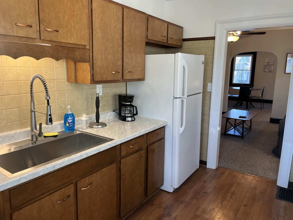 Kitchen sink side