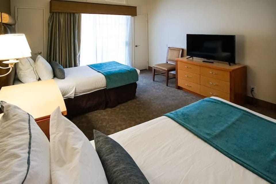 Having twin beds in the guest bedroom provides convenience and flexibility