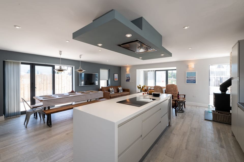 Trem Y Don Kitchen Island