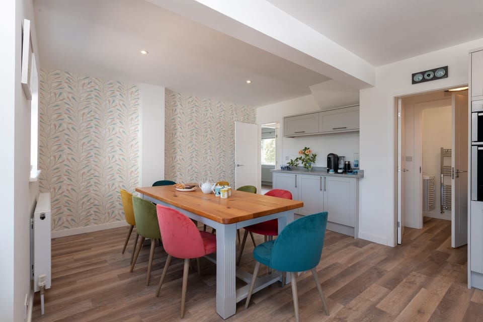 Sandaig - Dining table
