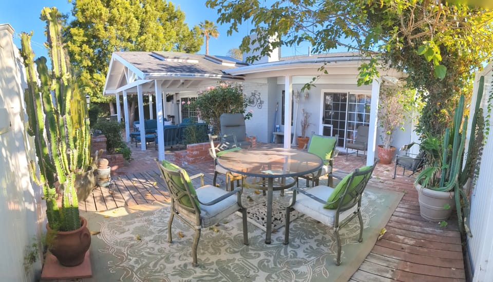 Amazing, tranquil backyard. Lots of Space and Great for entertaining or chilling