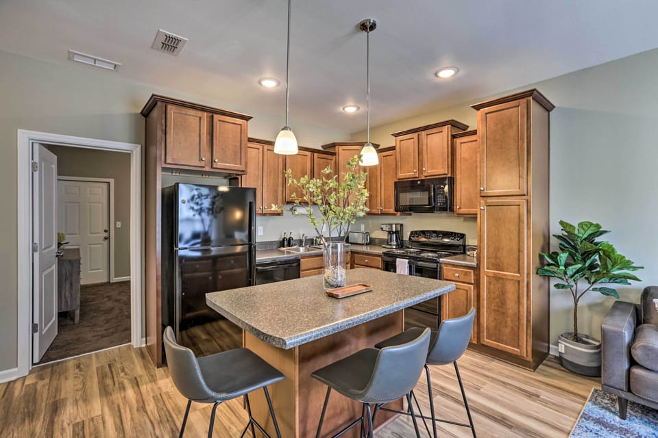 Kitchen | Cooking Basics | Dishware & Flatware | Ice Maker | Trash Bags