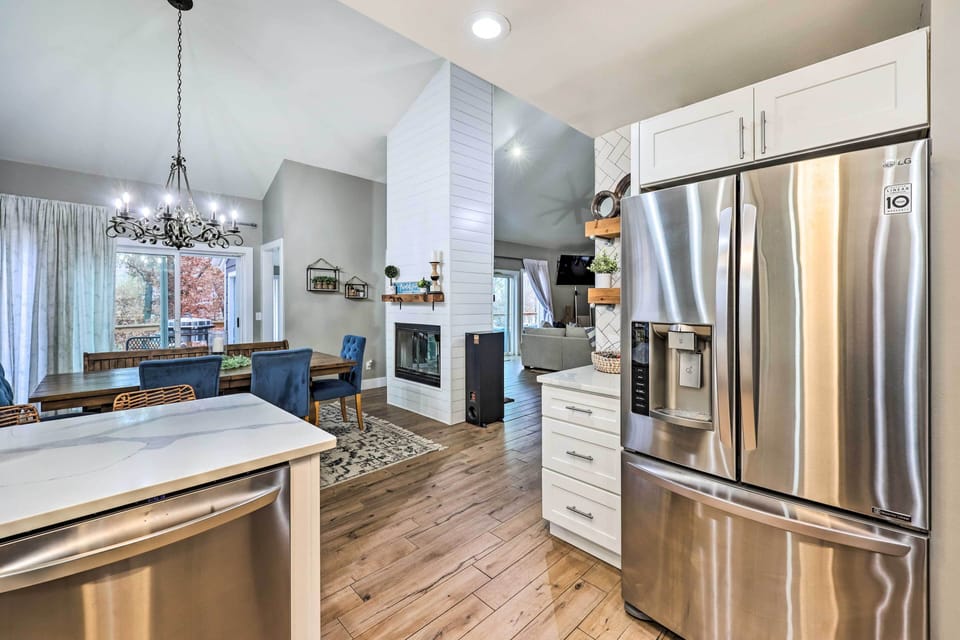 Kitchen | Main Floor | Dishware & Flatware | Drip Coffee Maker | Toaster