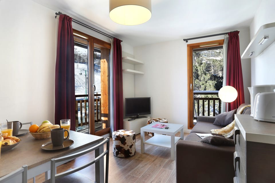 Come and stay in our 3 bedroom apartment in Les Deux Alpes!