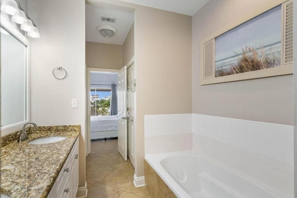 Ensuite Master Bath With Soaking Tub