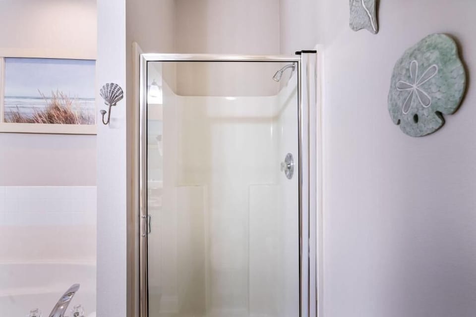 Ensuite Master Bath With Walk In Shower