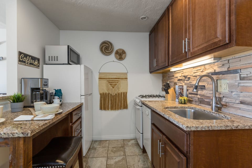Fully Equipped Kitchen with dining space for 2
