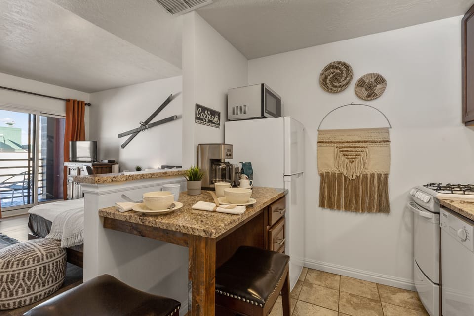 Fully Equipped Kitchen with dining space for 2