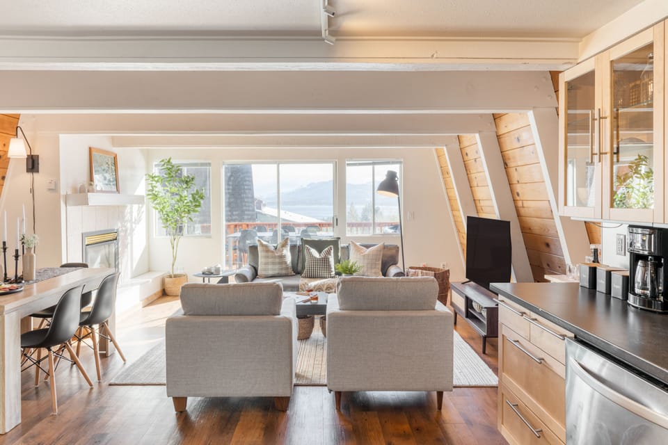 Living room (Tahoe B).