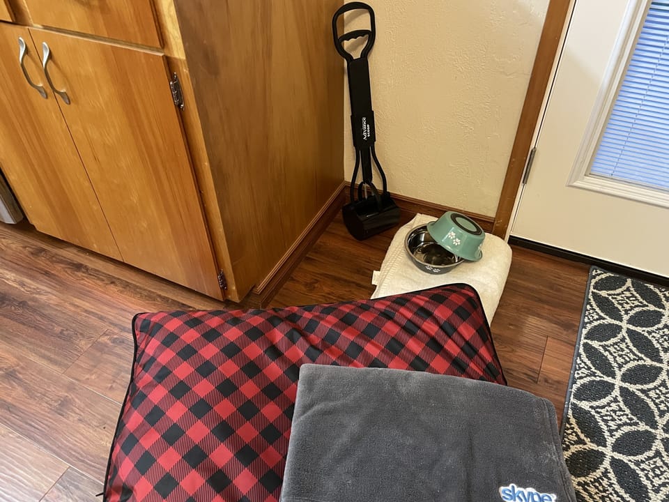 Pet pad & bowl. Extra blanket in linen closet. Do not allow pets on beds.
