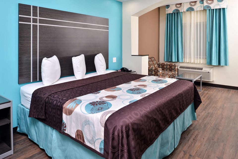 Sink into crisp linens and enjoy a calm, modern vibe.