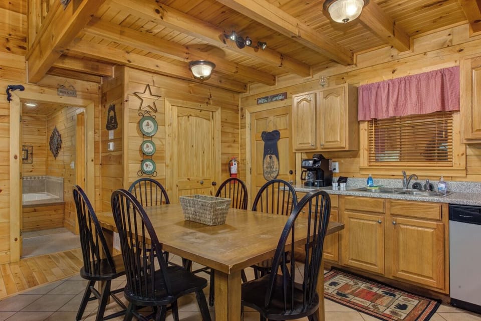 Bear Crossing's inviting dining area