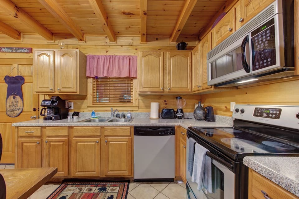 Bear Crossing's fully-equipped kitchen