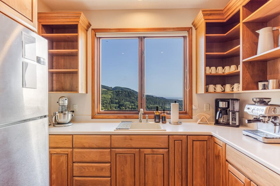 The kitchen has a butler`s pantry