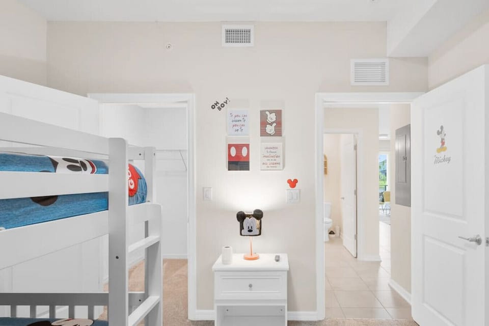 Second Bedroom with Walk In Closet#Disney #Parks #kingdom #springs #StoreyLake #Apartment #Vacation #Rental #waterpark #Kissimmee #Orlando #universal #citywalk