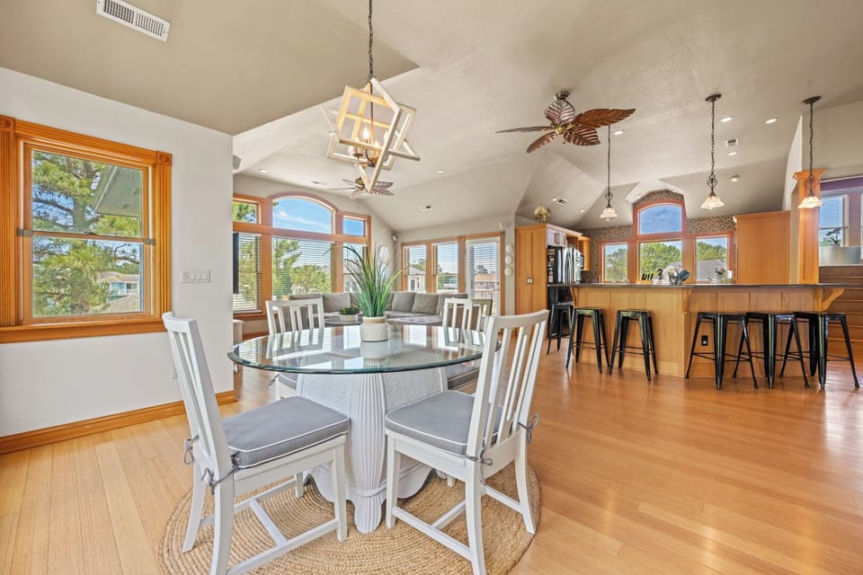 Breakfast Nook/Dining Area on Third Level