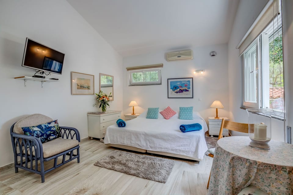 main room, King size bed or two singles, quiet location.