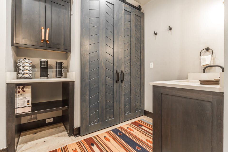 Beautiful Bathroom in Queen Cabin