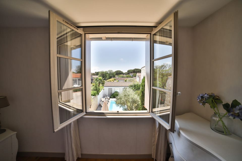 Seen from room n*2 overlooking the garden