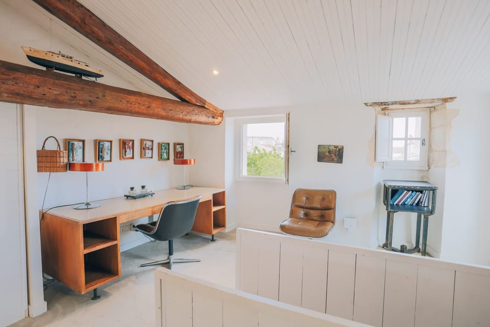 Master suite with bathroom and study
