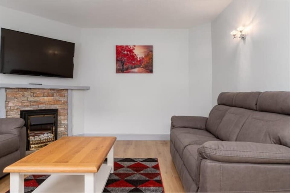 Living room TV/Fireplace