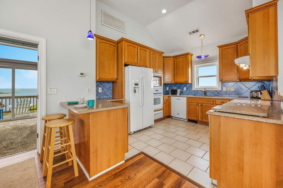 Surf or Sound Realty - 1070 - Hatteras Comfort - Kitchen -1