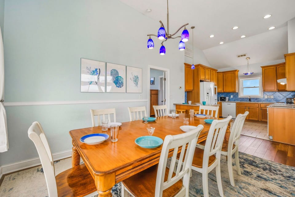 Surf or Sound Realty - 1070 - Hatteras Comfort - Dining Area -1
