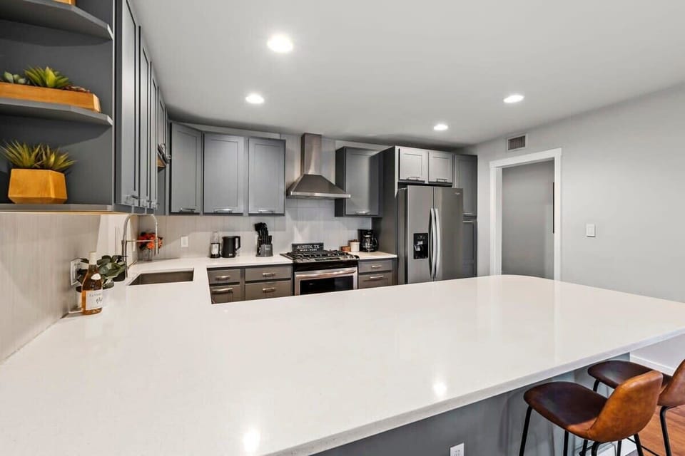 Full size kitchen
