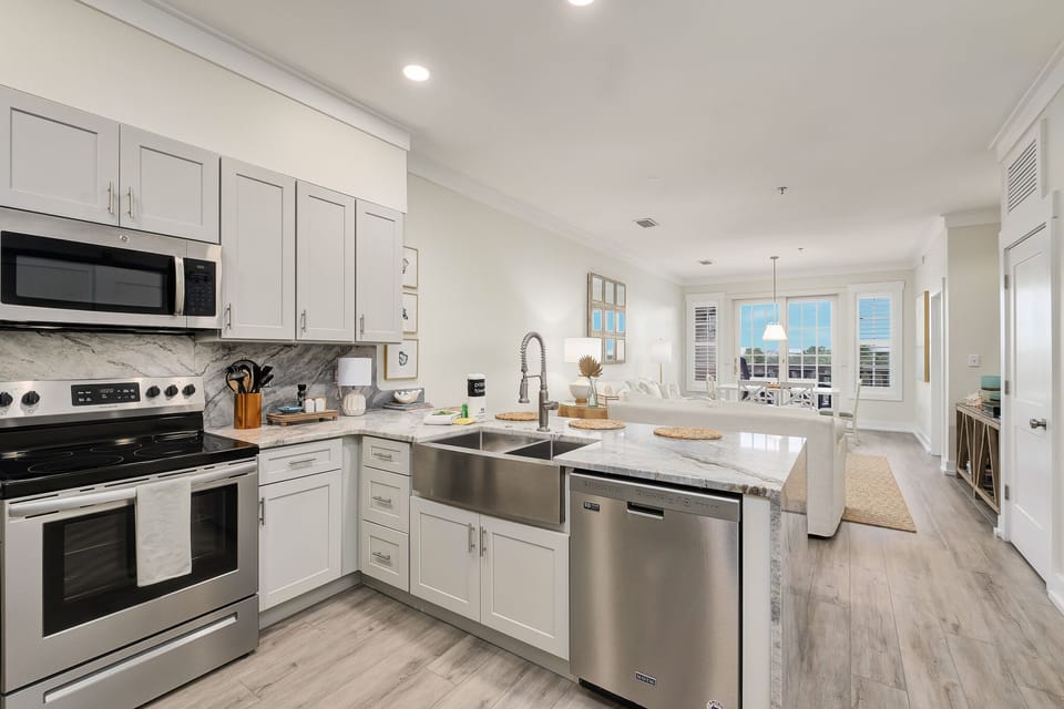 Beautiful kitchen with new stainless and gorgeous granite counter tops.