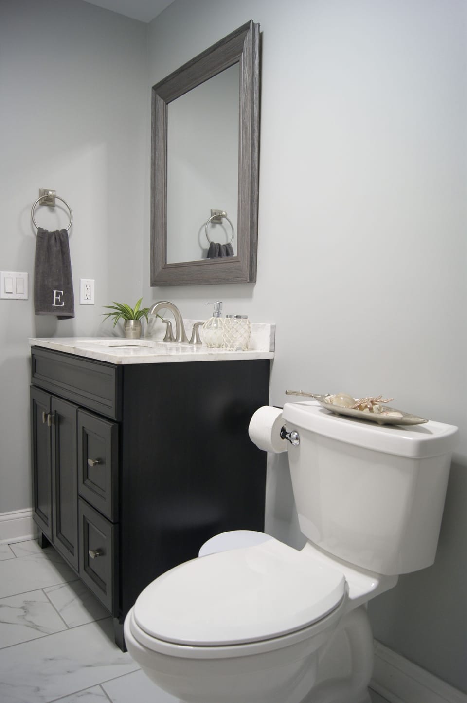 Fully renovated hallway guests full bathroom;shower+tub and Bluetooth amenities 