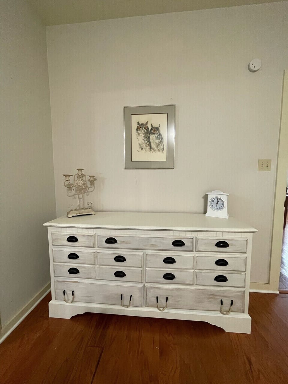 Dresser in the queens bedroom. 
