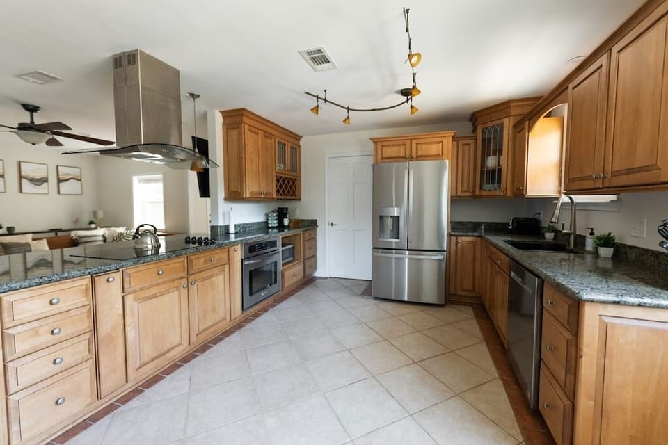 Beautifully updated kitchen, fully stocked with brand new appliances, baking tools, pots & pans, blender, toaster, kettle, Keurig, wine glasses, and fun enough for 12 friends. Everything is brand new!