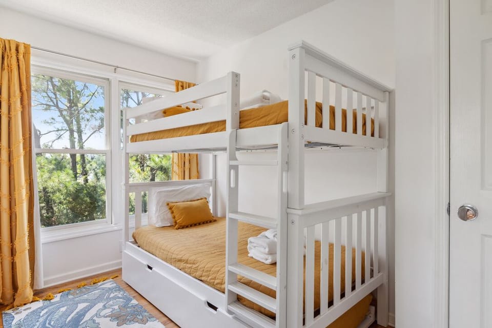 Second Bunk room - 2 bunks and a pull out trundle bed