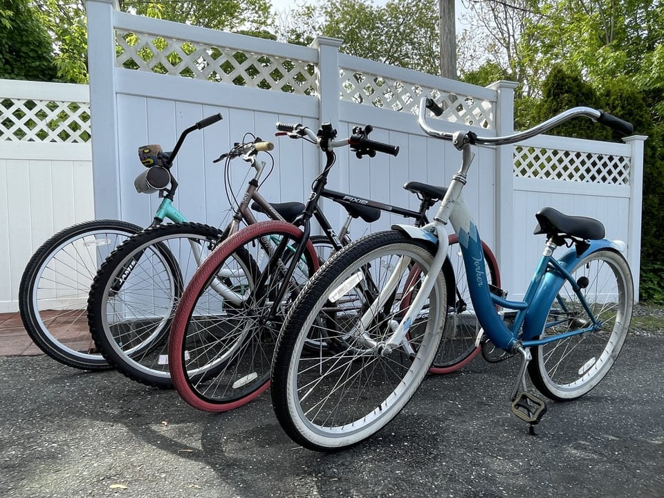 Up to five bikes are included with your rental!  Wake up and bike to breakfast!