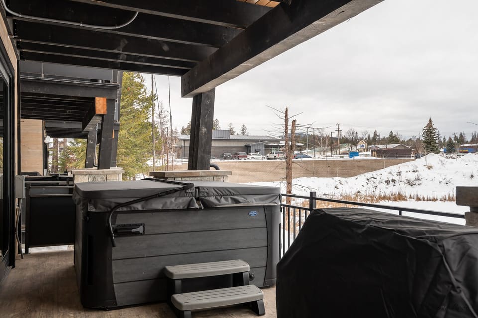 Brand new 6 person hot tub