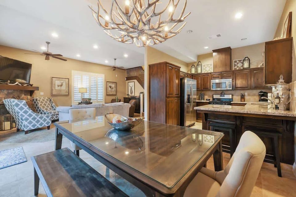 Elegant dining space 