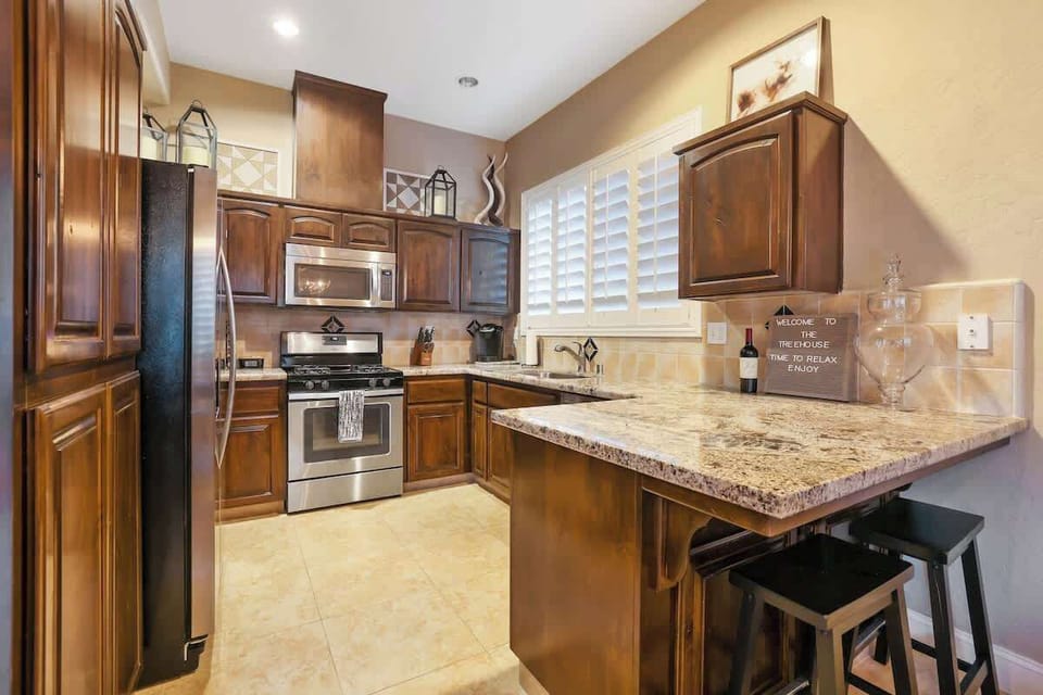 Lovely kitchen stocked with the basic essentials 