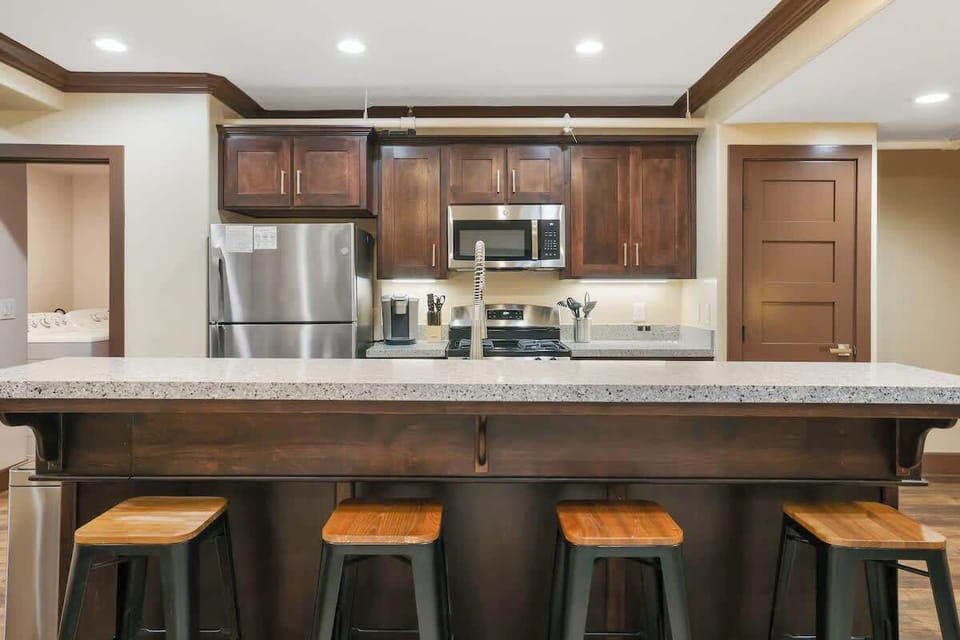 Large kitchen island to prepare meals on