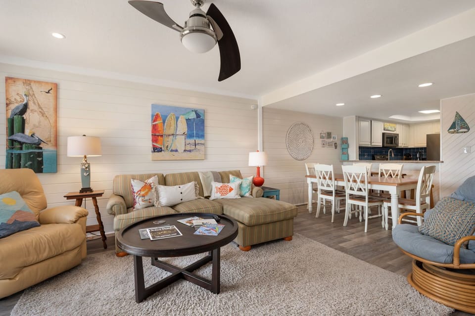 QB2: Nanalee II | ML Living Area - Deck Access