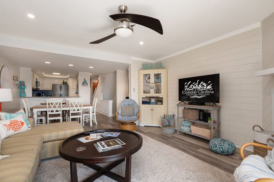 QB2: Nanalee II | ML Living Area - Deck Access, Fireplace Not Operational