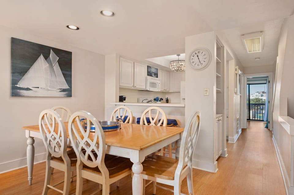 QB4: Red Drum | ML Dining & Kitchen Areas