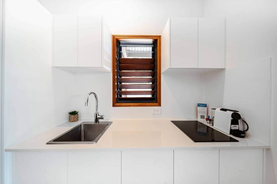 Latitude 17 - Suite 3 - Kitchen