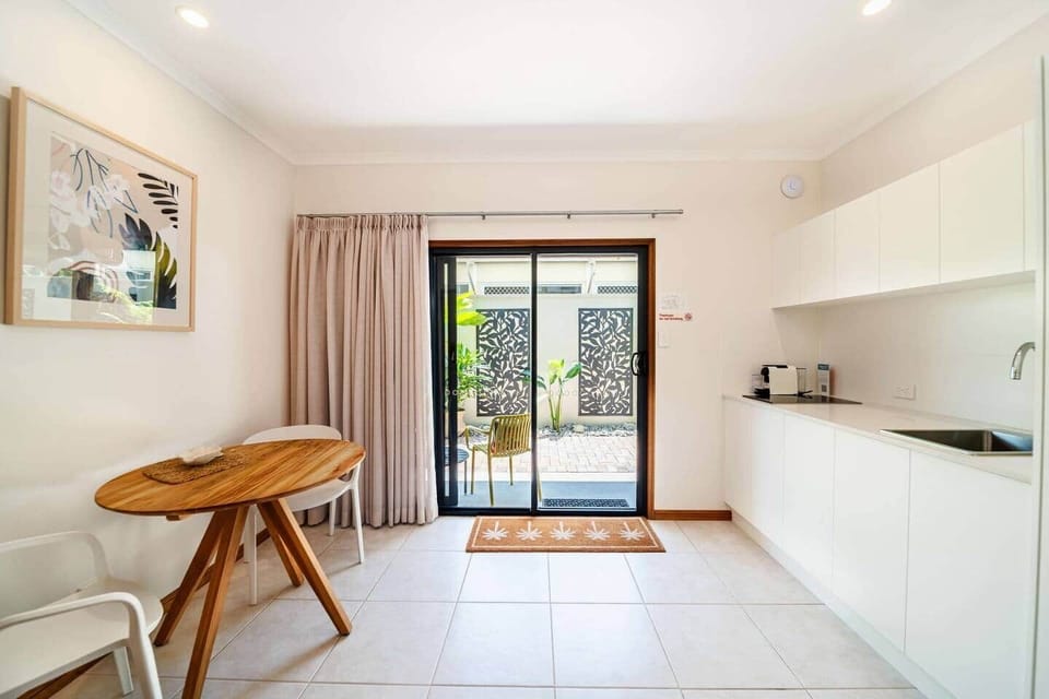 Latitude 17 - Suite 4 - Living/dining area