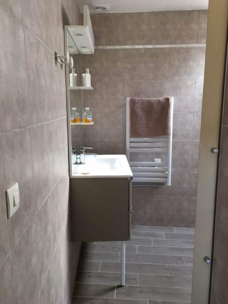 SDB privative avec WC séparé