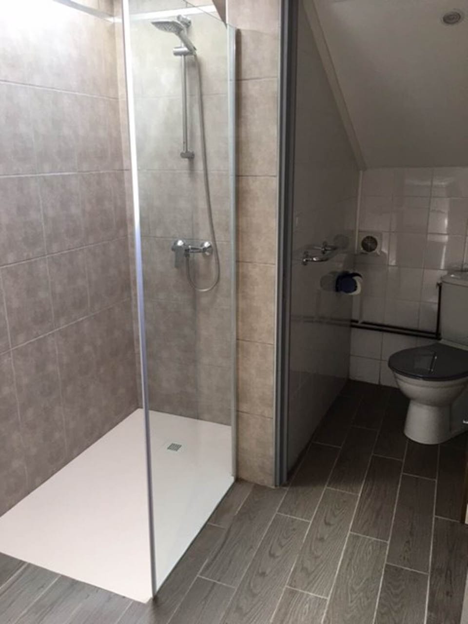 SDB privative avec WC séparé