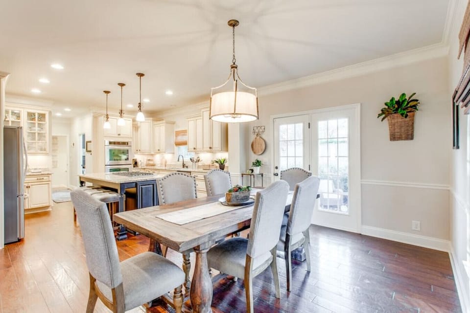 Large kitchen and dining room.
