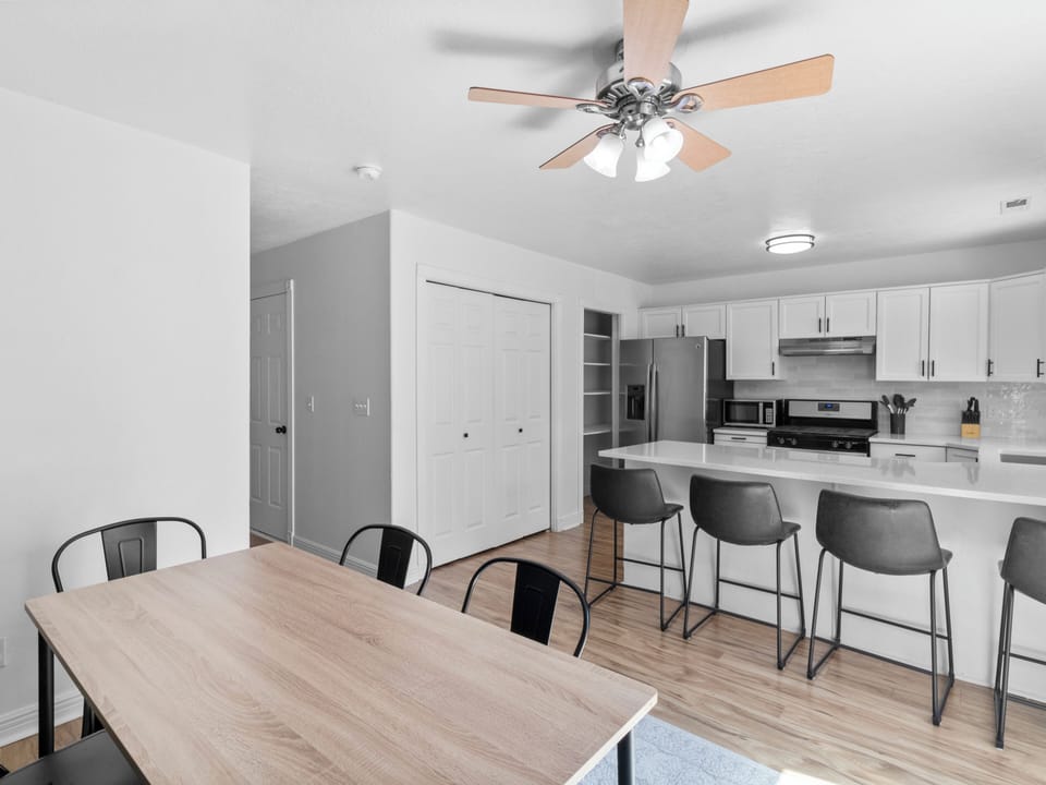 Dining/Kitchen 2
