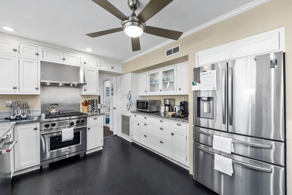 Stainless-steel gas range and complimentary coffee/tea station incl. Nespresso